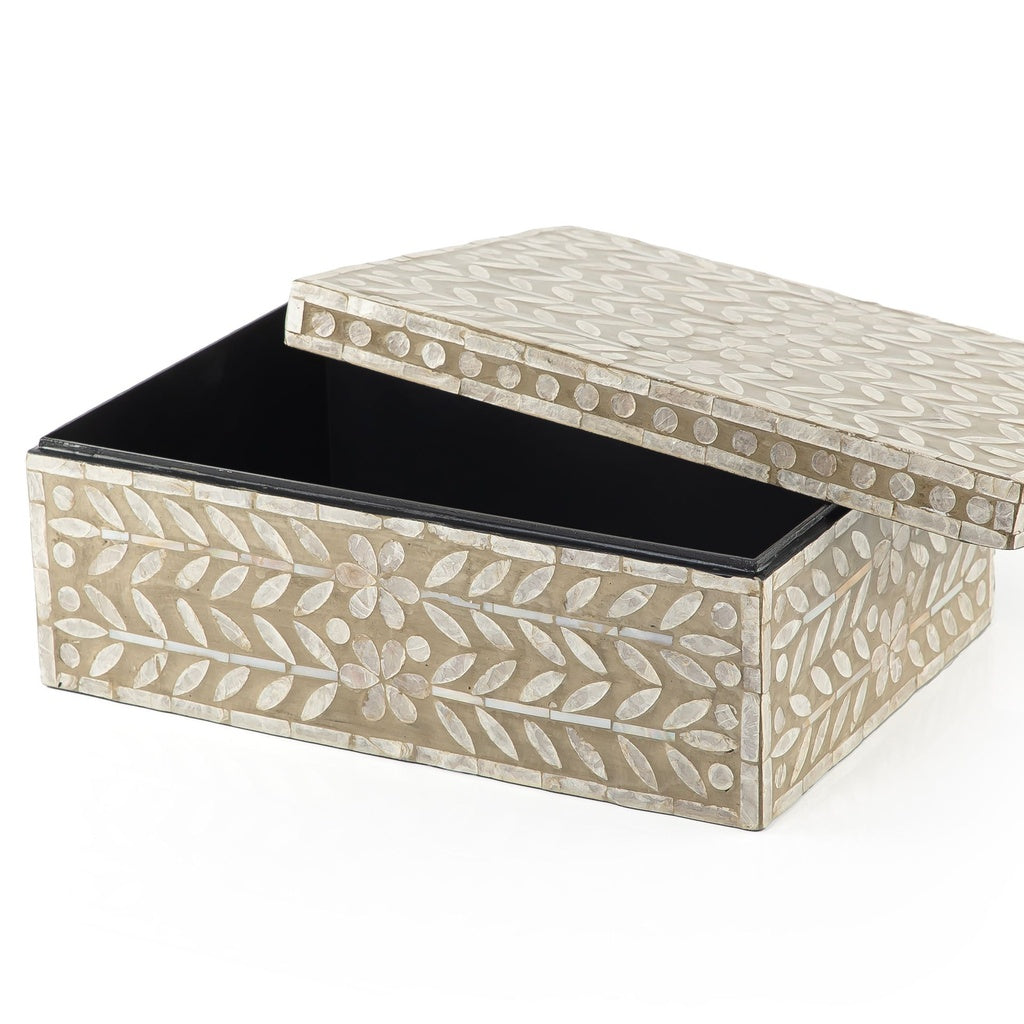 LACQUER BOX WITH COVER - CREAM