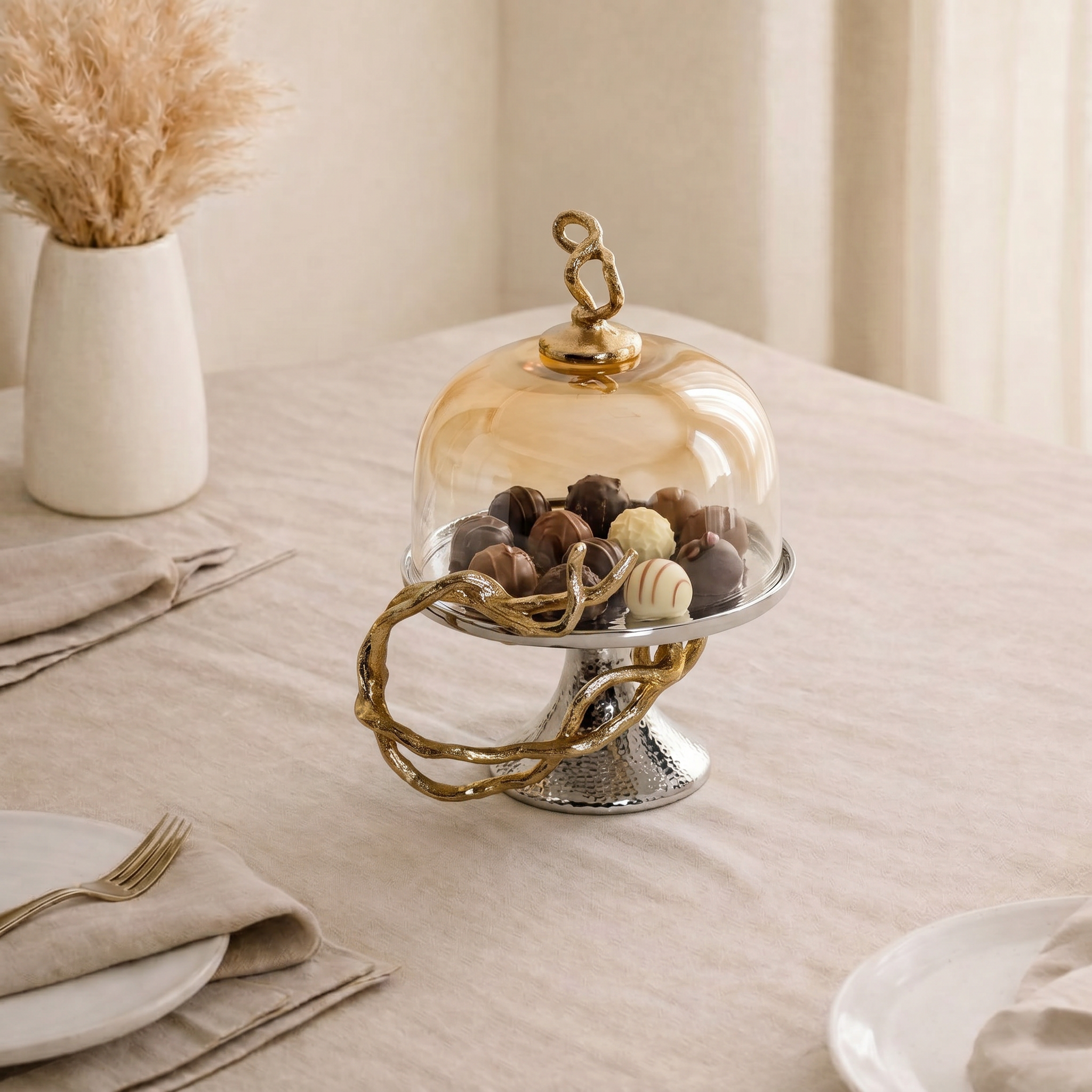 Metal stand with glass cover