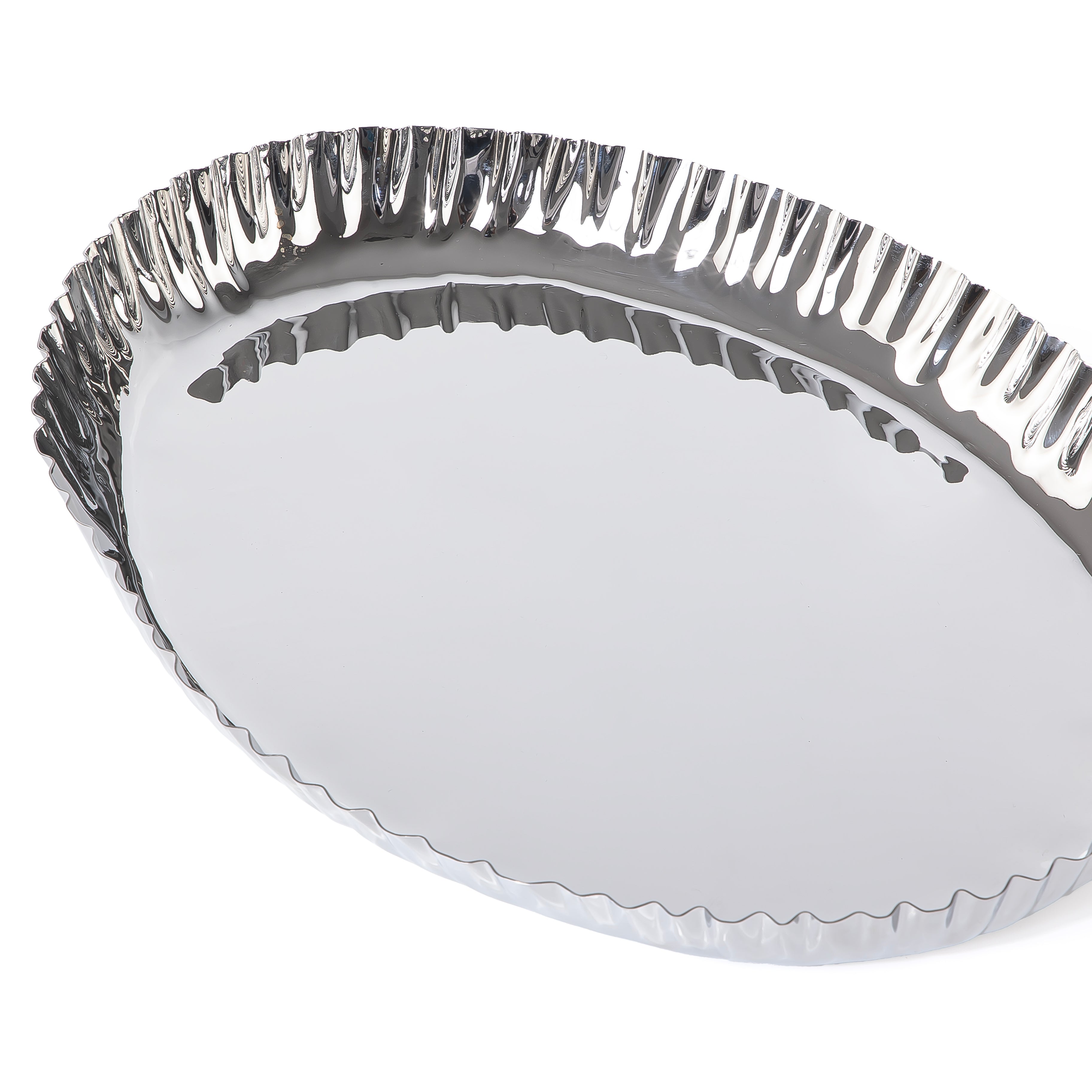 وعاء تقديم معدني أنيق بلمسة فضية