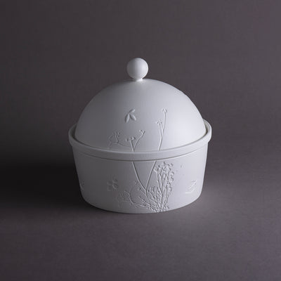 وعاء سيراميك باللون الأبيض المطفي مع غطاء