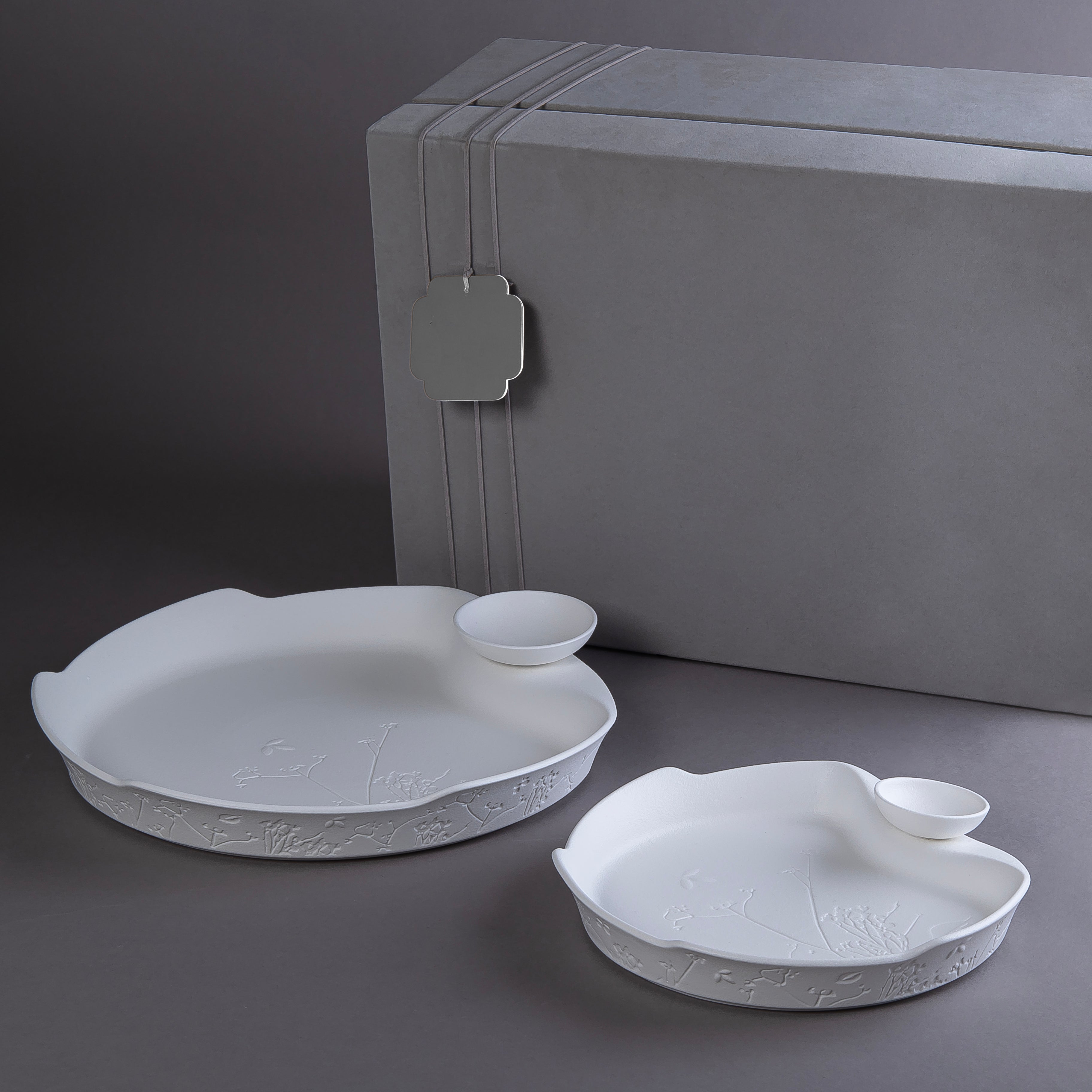 طقم من 2 أطباق تقديم سيراميك باللون الأبيض المطفي مع بوكس هدايا