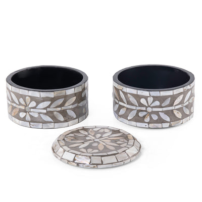 صندوق رمادي من طبقتين مع غطاء