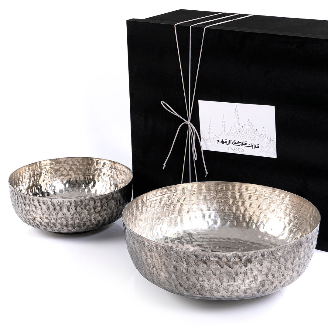 Set of 2 metal bowls with gift box