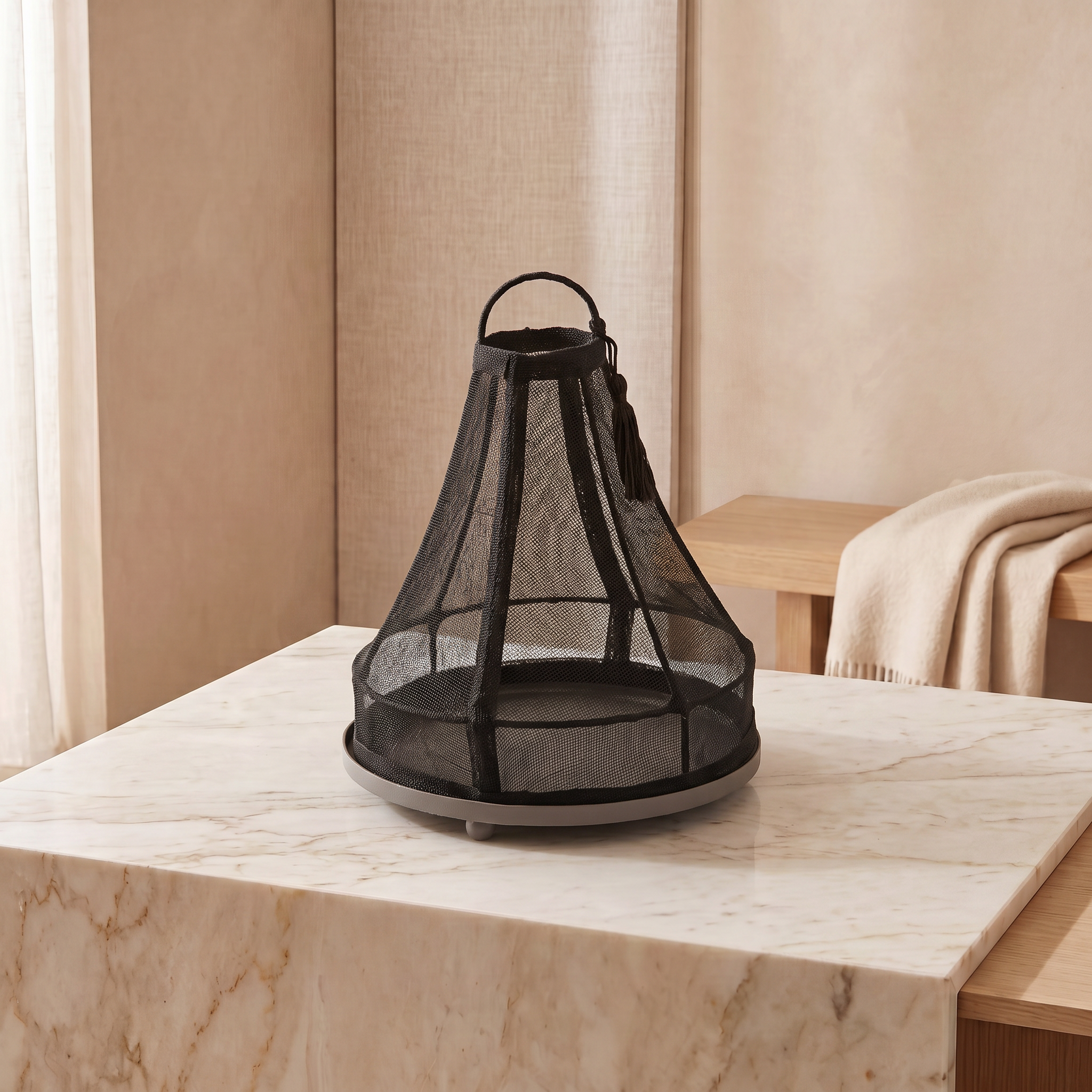 Linen cover with metal base