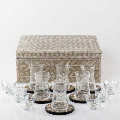 طقم صدف مكون من 12 قاعدة أكواب مع 6 أكواب للقهوة و 6 أكواب للشاي مع بوكس - بيج