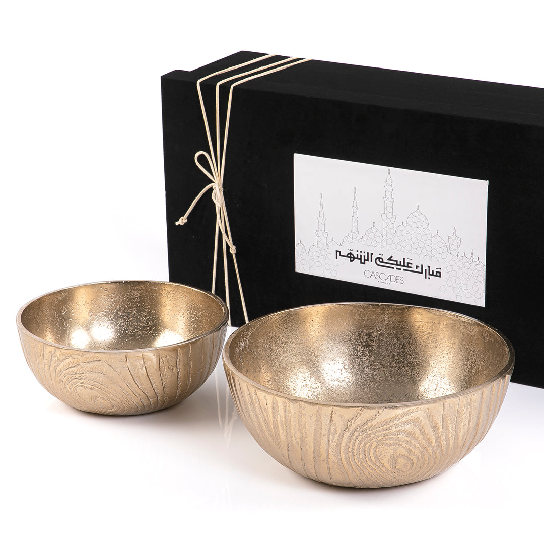 Set of 2 metal bowls
