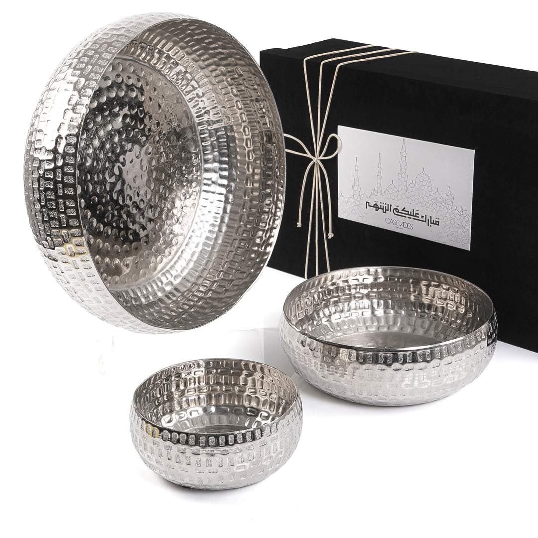 Set of 3 round metal bowls