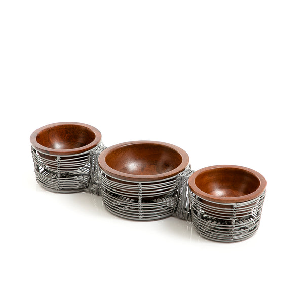 3 اوعية خشبية متصلة 