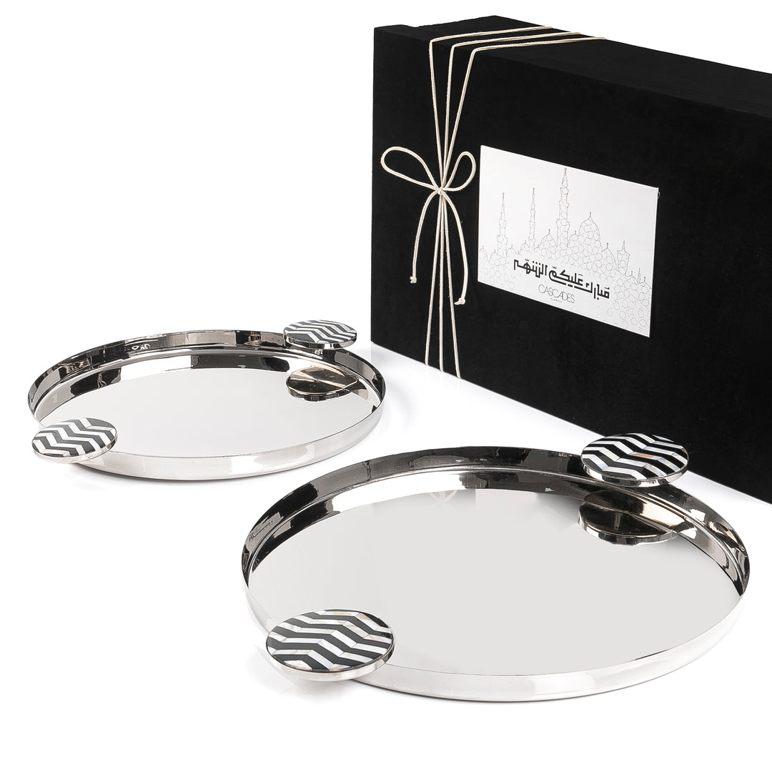 Set of 2 round metal trays with gift box