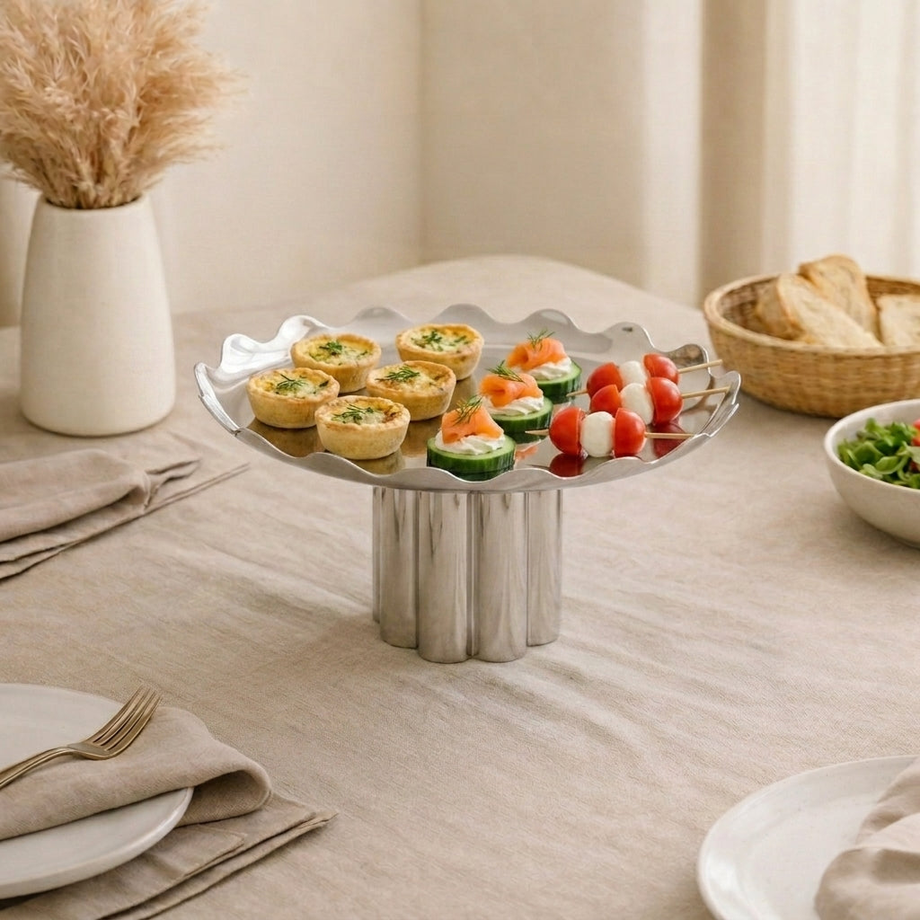Metal round with wavy edges stand- silver large