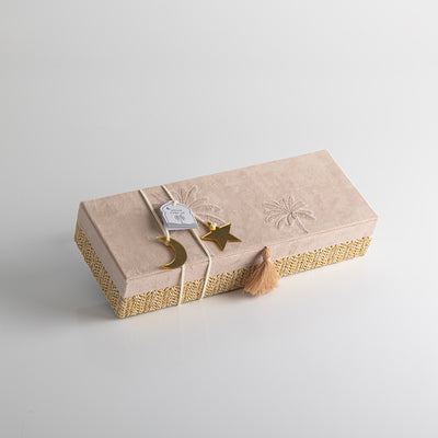 بوكس مجوهرات مستطيل صغير من الراتان مع غطاء – كريمي