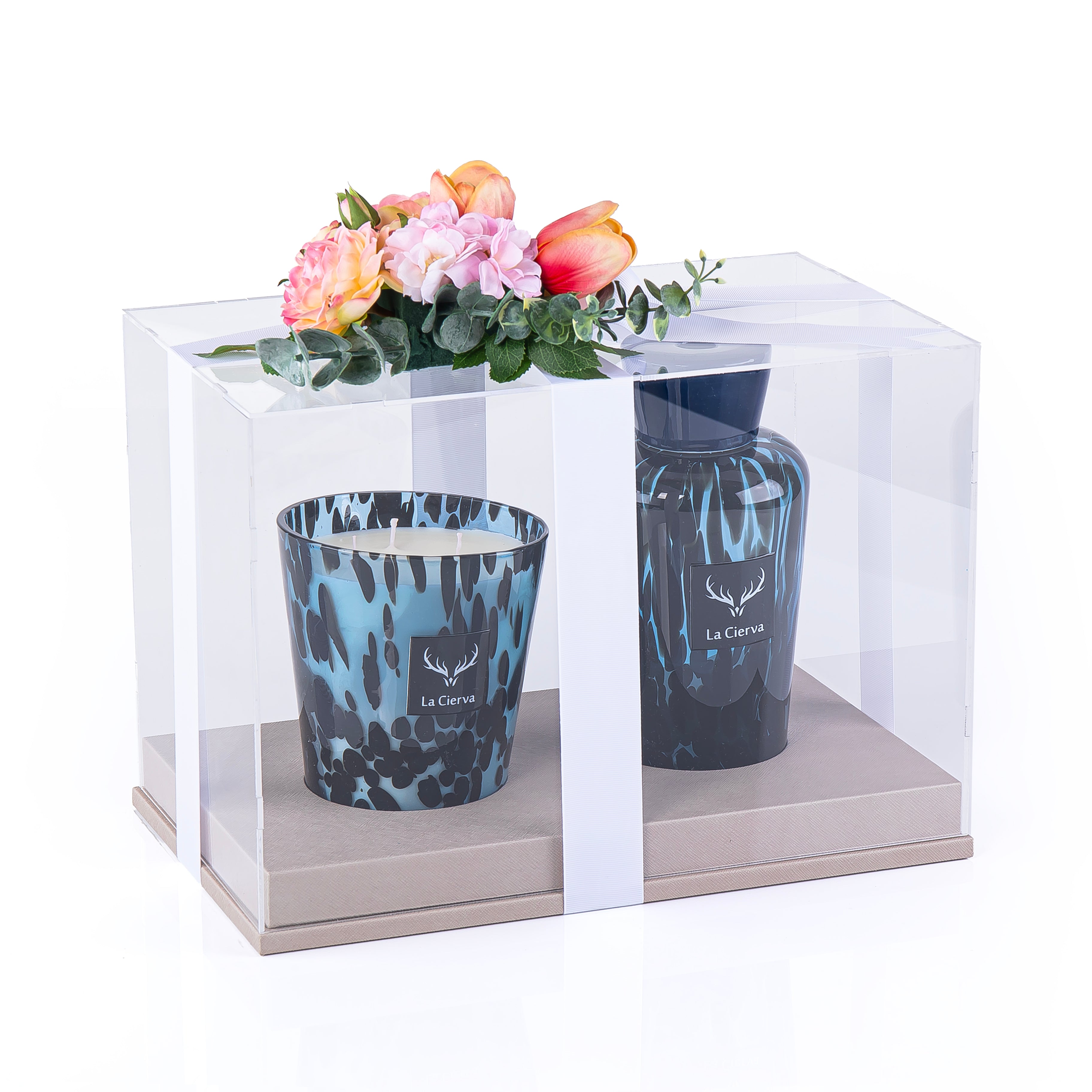 طقم هدية مكون من شمعة و ديفيوزر Fig & Magnolia- الازرق من لاسيرفا مع بوكس اكريليك مزين بالورد الصناعي
