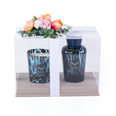 طقم هدية مكون من شمعة و ديفيوزر Fig & Magnolia- الازرق من لاسيرفا مع بوكس اكريليك مزين بالورد الصناعي