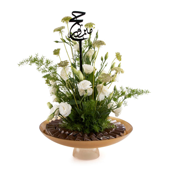 Glass vase decorated with chocolates and flower - CASCADES