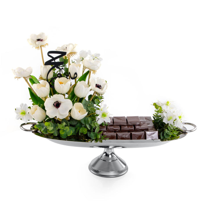 Metal stand decorated with chocolates and flower - CASCADES