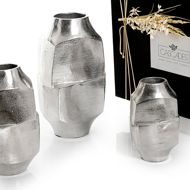 Set of 3 metal vases with gift box