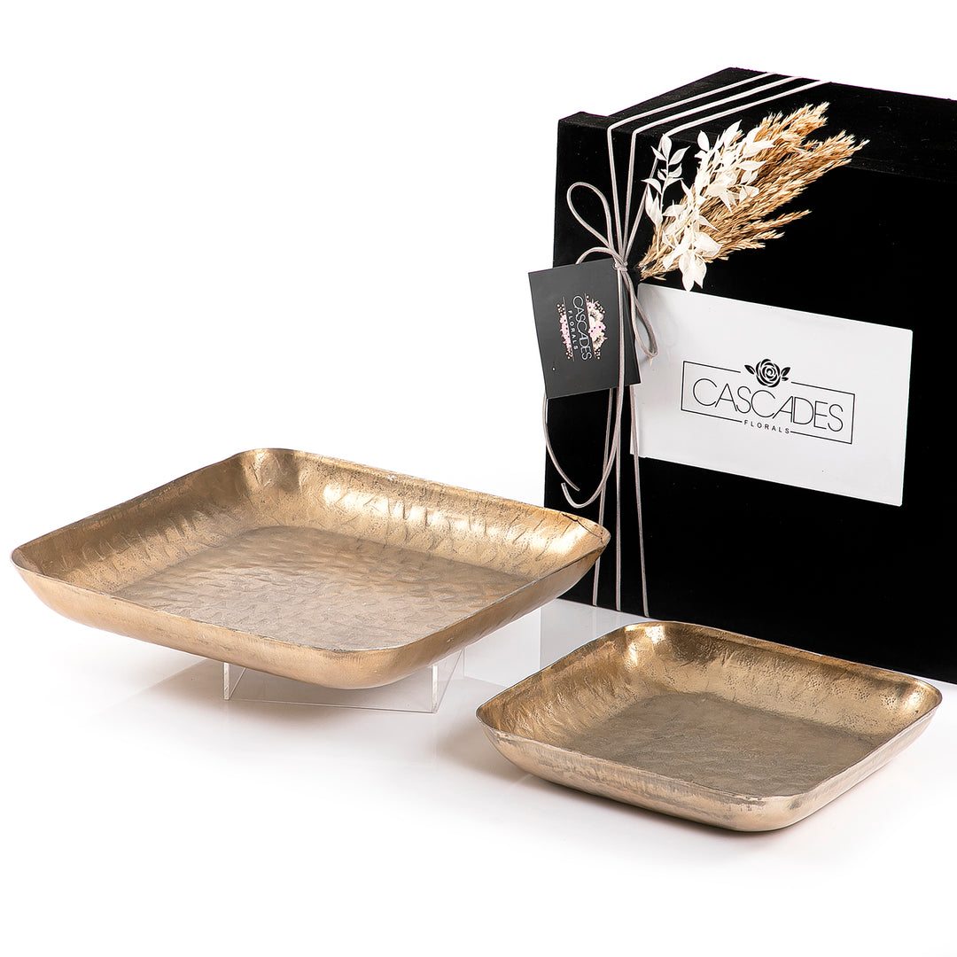 Set of 2 metal plates with gift box