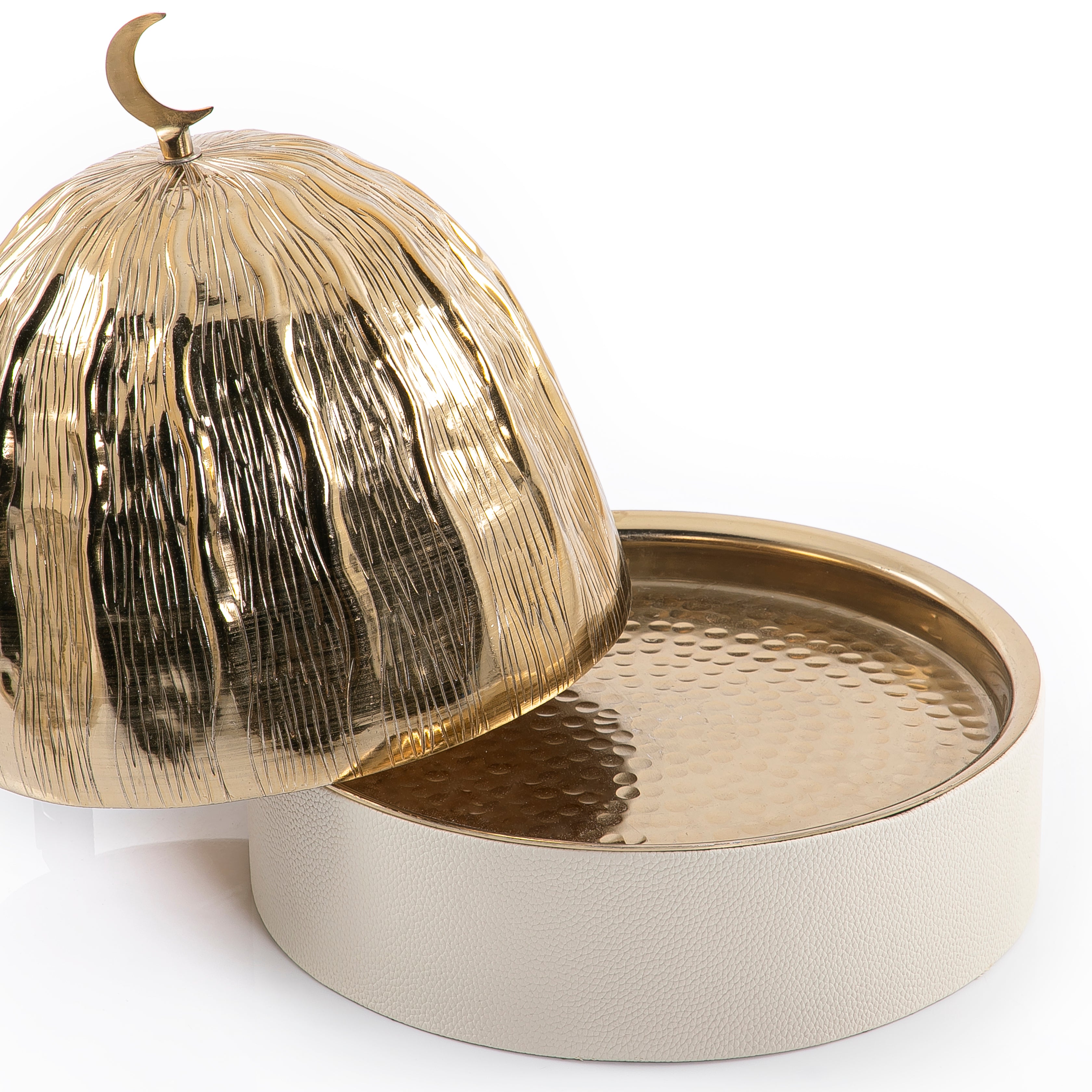 طبق جلد بغطاء معدن