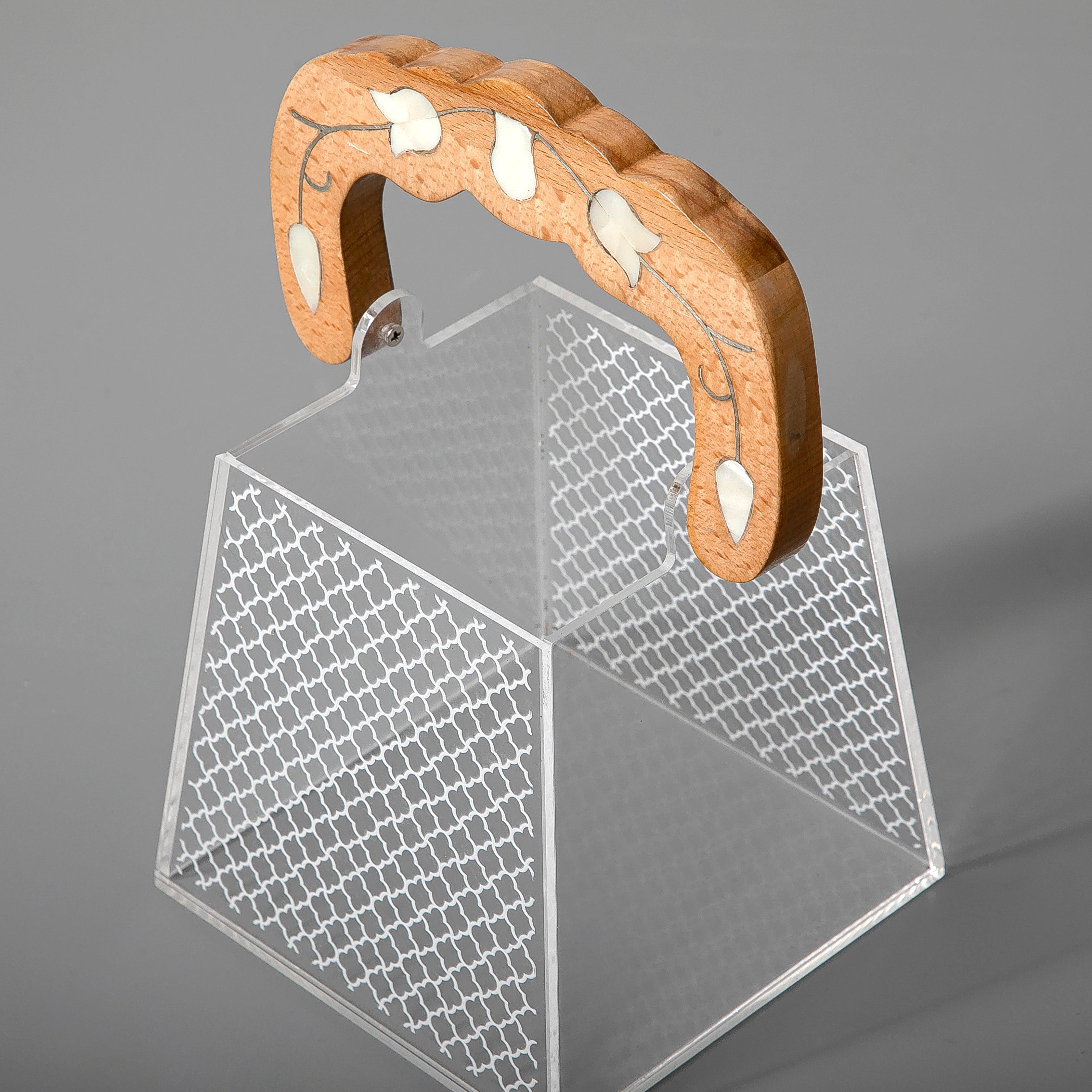 Acrylic box with wooden handle (gergean) - CASCADES